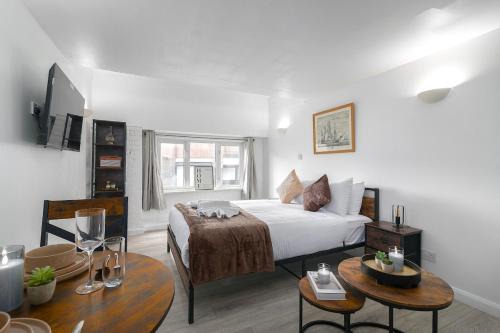 Bethnal Green Apartment | Warehouse Conversion Studio by Station