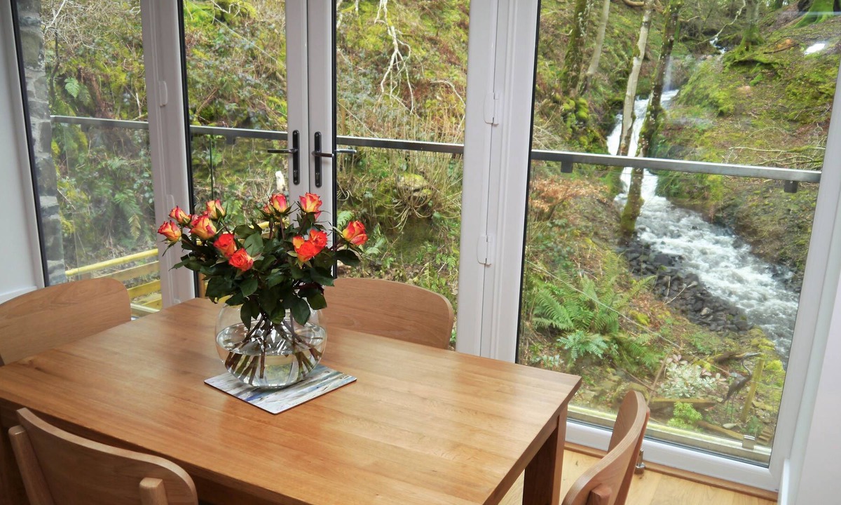 Crossmichael Cottage | Waterfall - a cottage that sleeps 2 guests in 1 bedroom