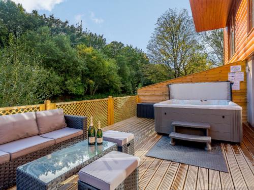 Rastrick House | Waterside Lodge Three - Uk33350