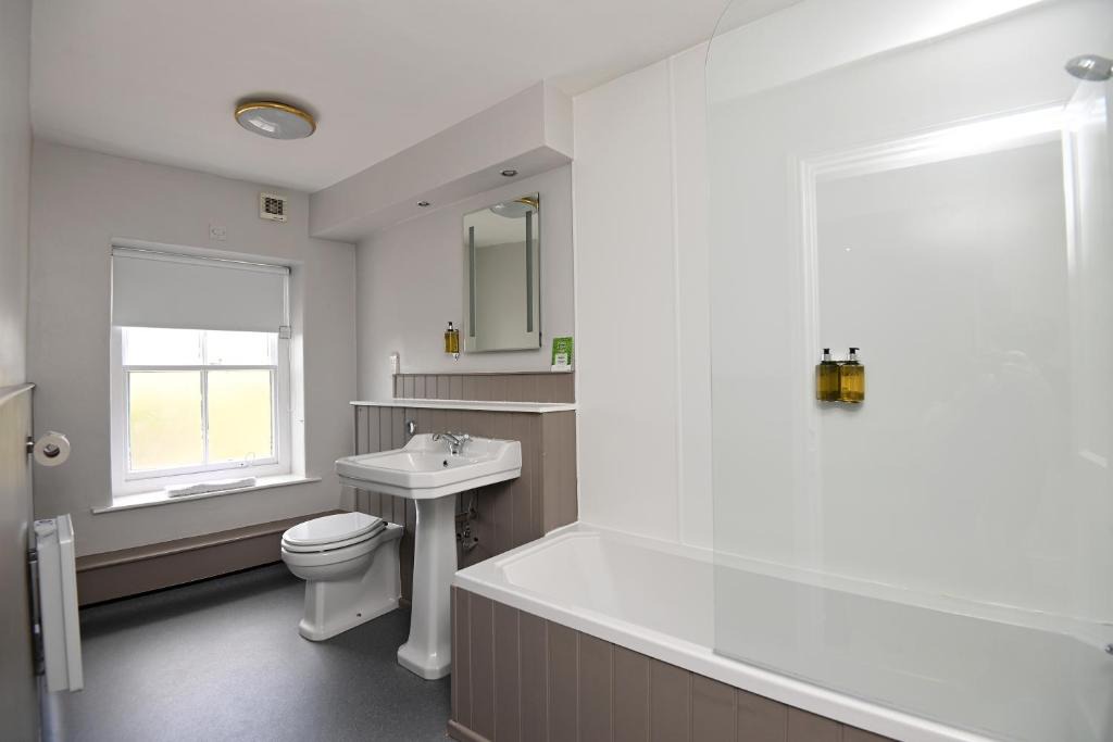 Baslow Hotel | Wheatsheaf, Baslow by Marston's Inns
