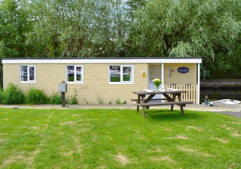 Stalham House | White Moth - Uk12697