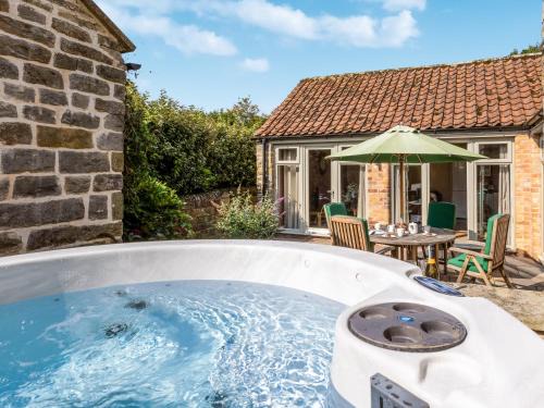 Scarborough House | Willow Cottage