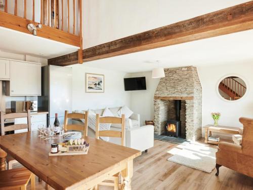 Barnstaple House | Willow - Ukc9530