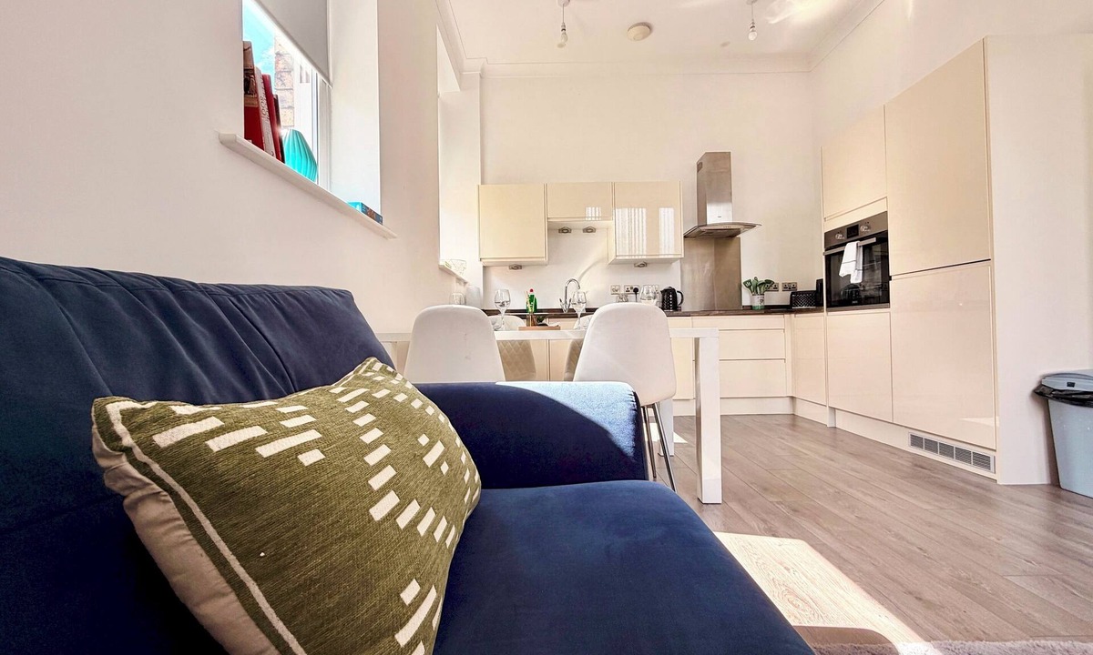 Sefton Park Apartment | 'Windemere Terrace' Liverpool 2 Bed | WiFi/Parking - Pass the Keys