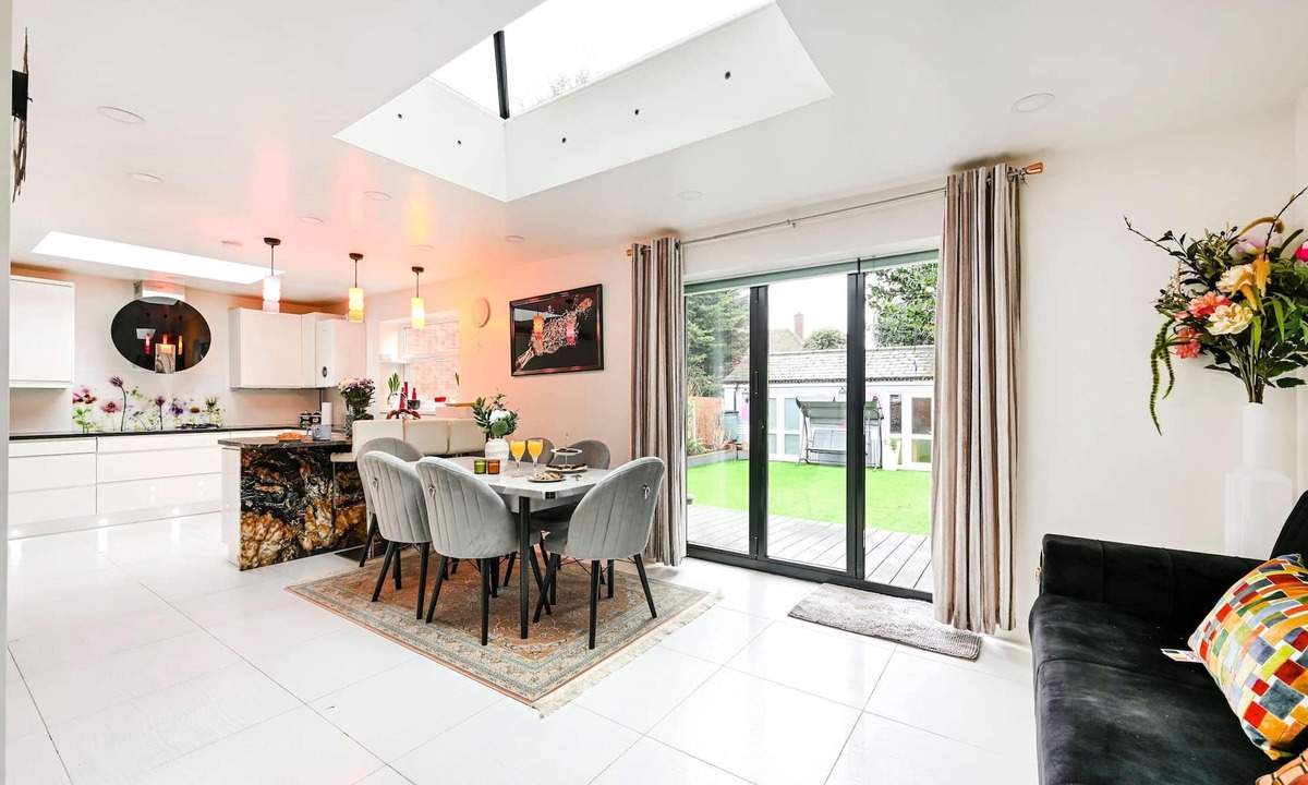 Windsor House | Windsor 5-bed House - Stroll to Castle - Sleeps 13