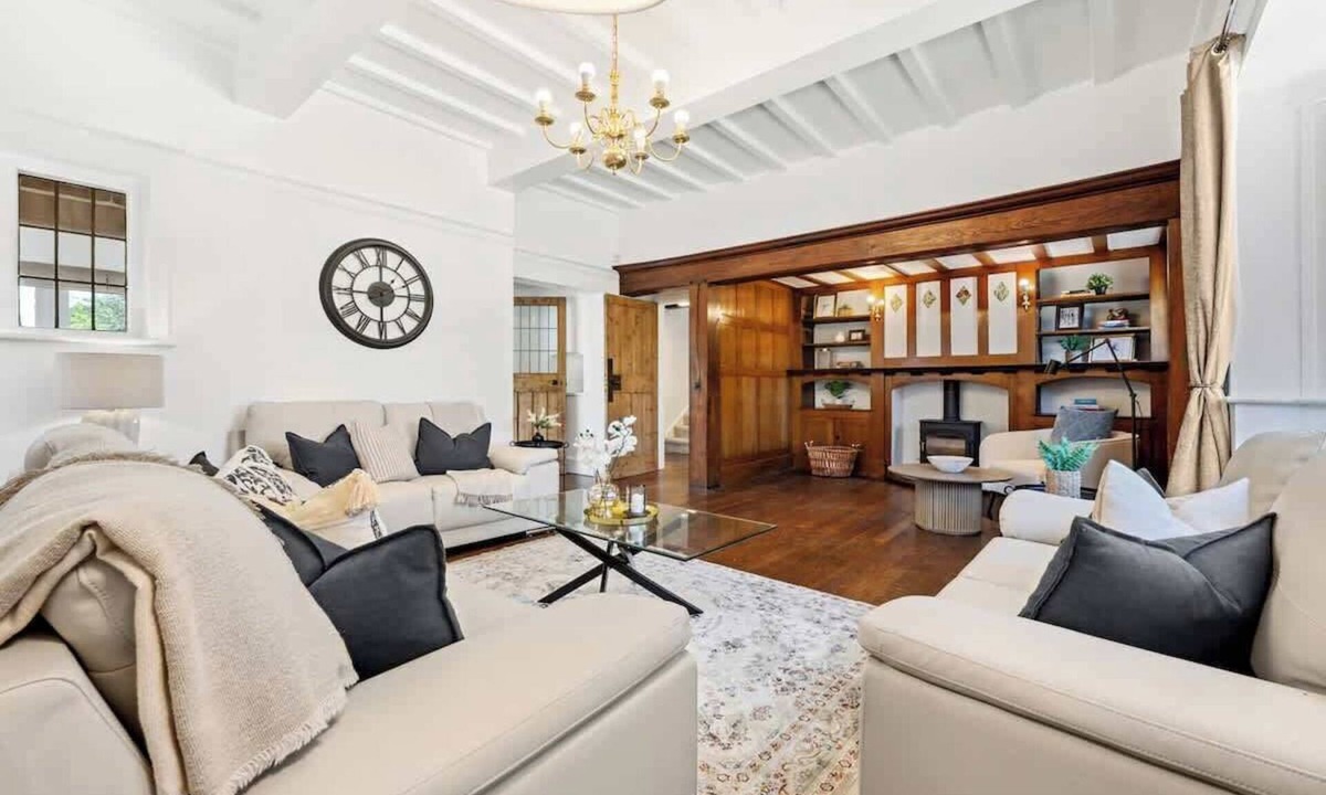 Olton House | Windsor Manor: Luxury 5-bed Retreat in Solihull