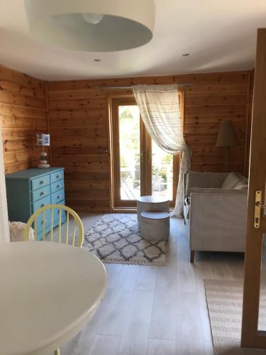 Carlyon Apartment | Winnie's Corner - Self Contained within the grounds of another property, in an idyllic wooded setting