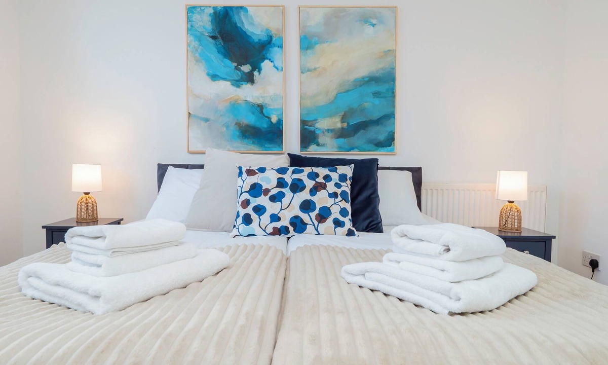 Banbury Apartment | Work-Ready 4‑Bed Home with Parking, Ideal for Teams Working in Banbury and area.