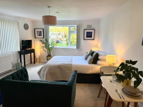 Worthing Apartment | Worthing - Garden Pad Studio with FREE on street PARKING