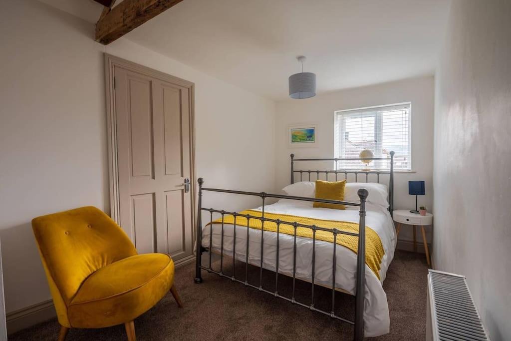 Pentrefelin House | Y Cwtsh