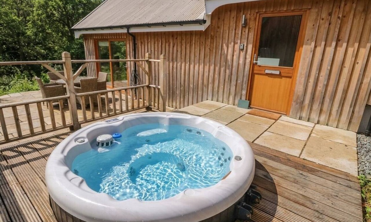 Killin Cottage | Yew Tree