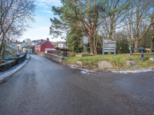 Pentrefelin House | Yr Hen Efail