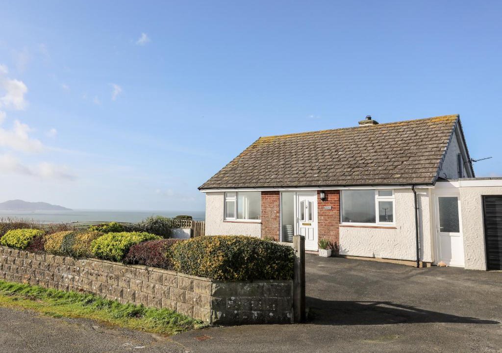 Llanfaethlu House | Yr Orsedd