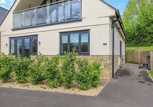2 bedroom accommodation in Glastonbury