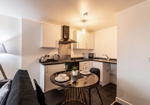 Bright Designer 1-Bed Apartment in Central Stafford