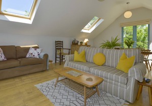 FIGTREE COTTAGE, pet friendly, character holiday cottage in Edmonton