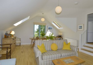 FIGTREE COTTAGE, pet friendly, character holiday cottage in Edmonton
