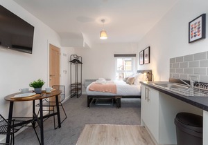 Modern Studio, Sleeps 2, Central Location
