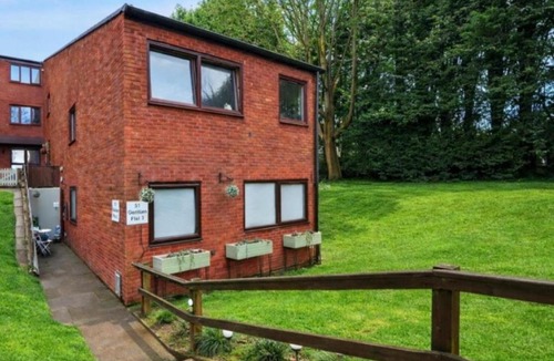 Sutton Coldfield Apartment | 1 Bed Apartment Sleeps 2 -Free Parking -WiFi & Tv