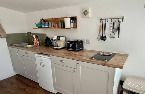 Saint Ann's Chapel Cabin | 1 Bed Cabin-Sleeps 2, Hot Tub, Garden, Pets, Views