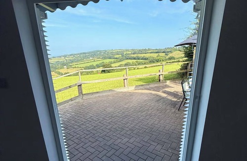 Saint Ann's Chapel Cabin | 1 Bed Cabin-Sleeps 2, Hot Tub, Garden, Pets, Views