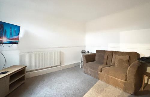 Grantham Apartment | 1 Bed Central Grantham - Sleeps 4 - Garden - Amaya Two - Free Gym Access