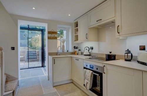 Great Massingham House | 1 Bed Cottage Sleeps 2 with Hot Tub & Pets Welcome