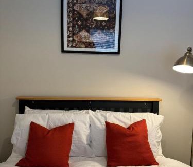 Mill Road Apartment | 1 bed flat in central Cambridge located over restaurant