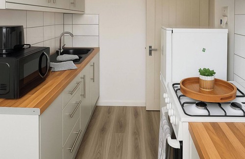 South Shields Apartment | 1 Bed Flat - Sleeps 3 - Parking - Pet friendly