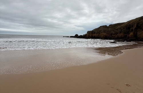 South Shields Apartment | 1 Bed Flat - Sleeps 3 - Parking - Pet friendly