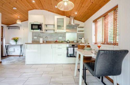 Milton Abbas Ski Chalet | 1 Bed in Milton Abbas (oc-w32019)