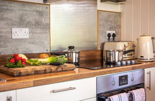 Milton Abbas Ski Chalet | 1 Bed in Milton Abbas (oc-w32019)