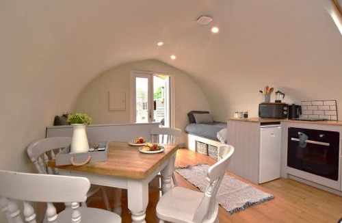 Denstone Other | 1 Bed in Rocester oc-e33057