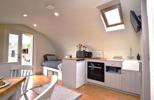Denstone Other | 1 Bed in Rocester oc-e33057