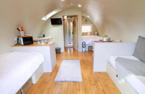 Denstone Other | 1 Bed in Rocester oc-l33056