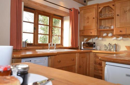 Dundon House | 1 Bed in Somerton oc-asher