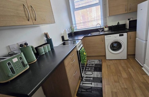 Wolverhampton Apartment | 1 Bed - Sleeps 4 - City Centre