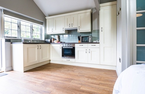Two Dales Apartment | 1 Bed Studio in Two Dales, Near Matlock & Bakewell