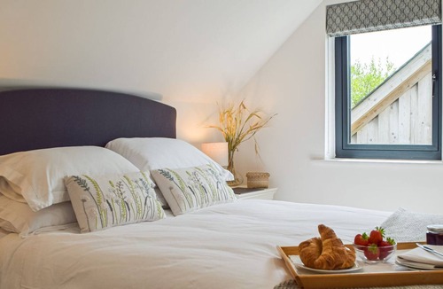 Llandyssiliogogo Cottage | 1 bedroom accommodation in Synodd Inn
