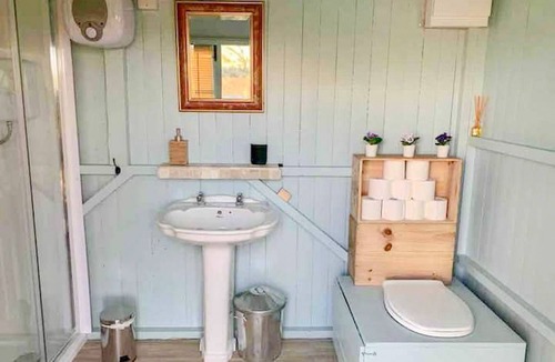 West Knoyle Cottage | 1 bedroom accommodation in Warminster
