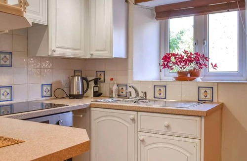 West Compton Cottage | 1 bedroom accommodation in Uploaders