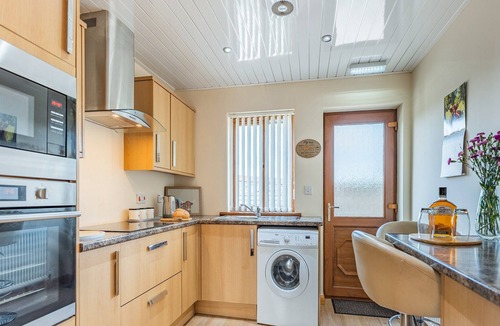 Airdrie Cottage | 1 bedroom accommodation in Plains, near Airdrie