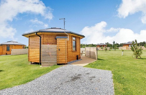 Fitling Ski Chalet | 1 bedroom accommodation in Fitling, Nr Hornsea