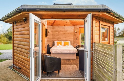 Fitling Ski Chalet | 1 bedroom accommodation in Fitling, Nr Hornsea