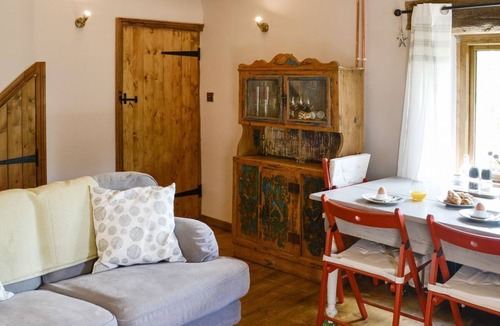 Wing Cottage | 1 bedroom accommodation in Roweltown, near Brampton