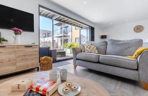 Mortehoe Apartment | 1 Challacombe - Luxury Apartment at Byron Woolacombe, only 4 minute walk to Woolacombe Beach!