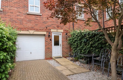 Beverley House | 1 COCKERILL FOLD, pet friendly, with a garden in Beverley