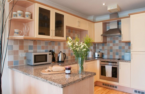 Kingsbridge Cottage | 1 CRABSHELL QUAY, family friendly, with a garden in Kingsbridge