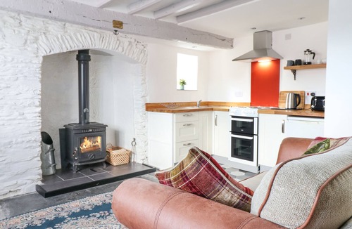 Corwen Cottage | 1 HENDOM, character holiday cottage, with open fire in Llangollen