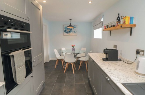 Langtoft Cottage | 1 STAVELEY COTTAGES, pet friendly, with a garden in Great Driffield